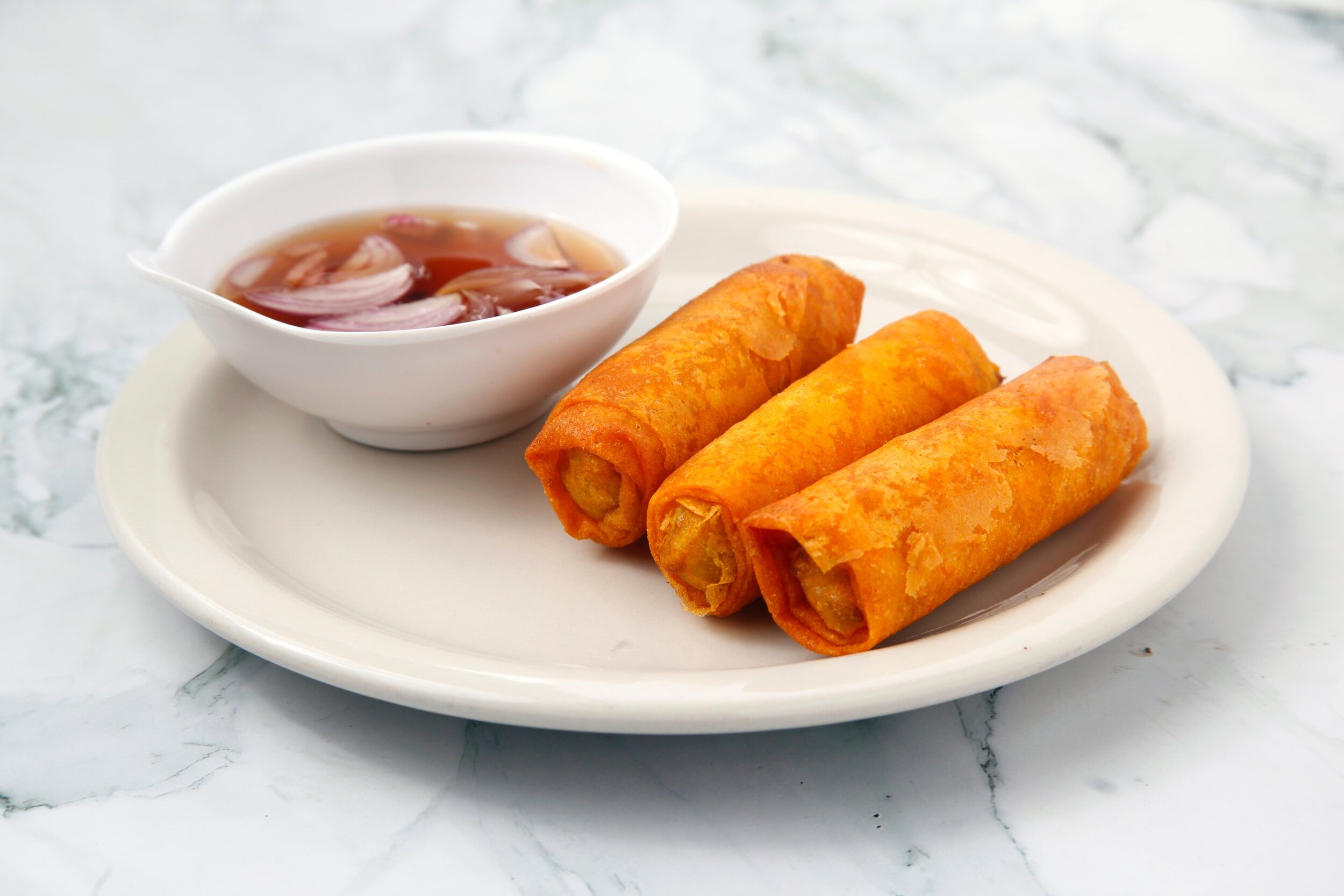 Lumpia – philippinische Frühlingsrollen mit Schweinefleisch - Rezepte ...